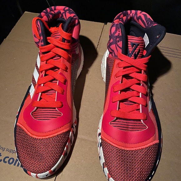 Size 10 Adidas Marquee boost basketball shoe - Picture 2 of 3